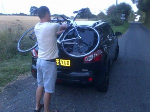 tom-griffiths-struggles-with-a-bike
